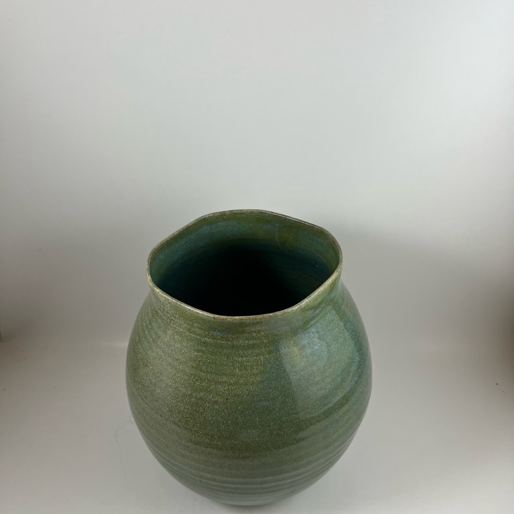 Artist Studio Pottery signed Barnett Green Hand Thrown Vintage Vase - Picture 5 of 8